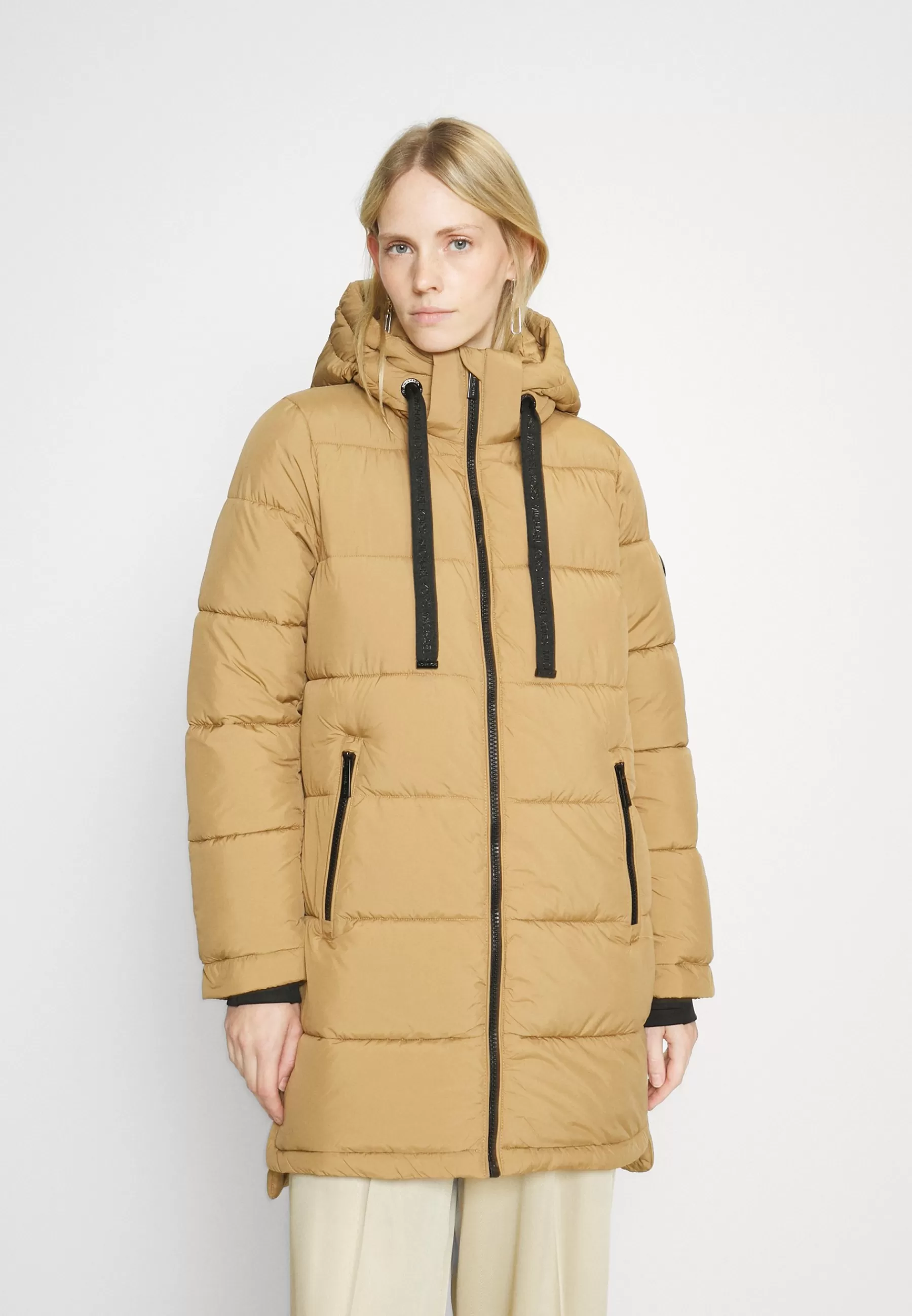 Femme MICHAEL Michael Kors Long Line Puffer With Logo Trim Details - Manteau D'Hiver