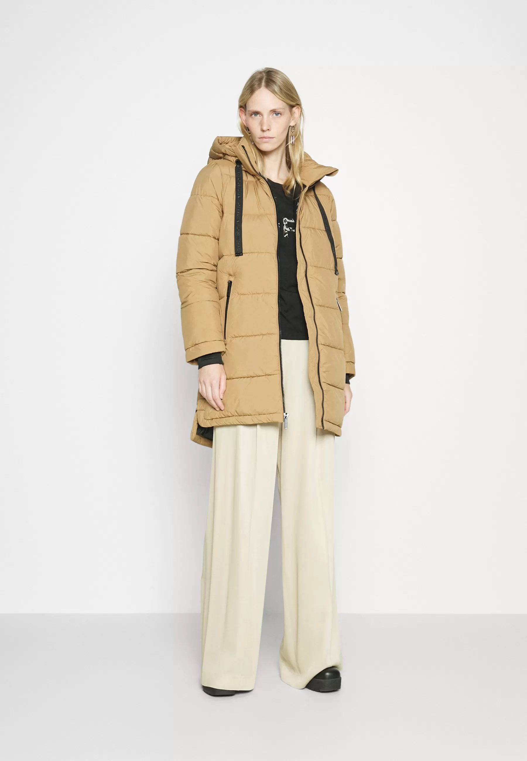 Femme MICHAEL Michael Kors Long Line Puffer With Logo Trim Details - Manteau D'Hiver